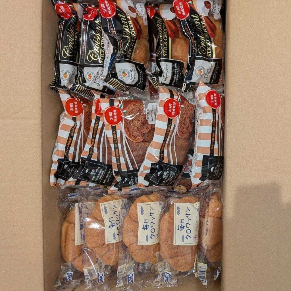 5301 東海カーボン 株主優待 12月優待 コモのパンアソートセット(箱の中身)